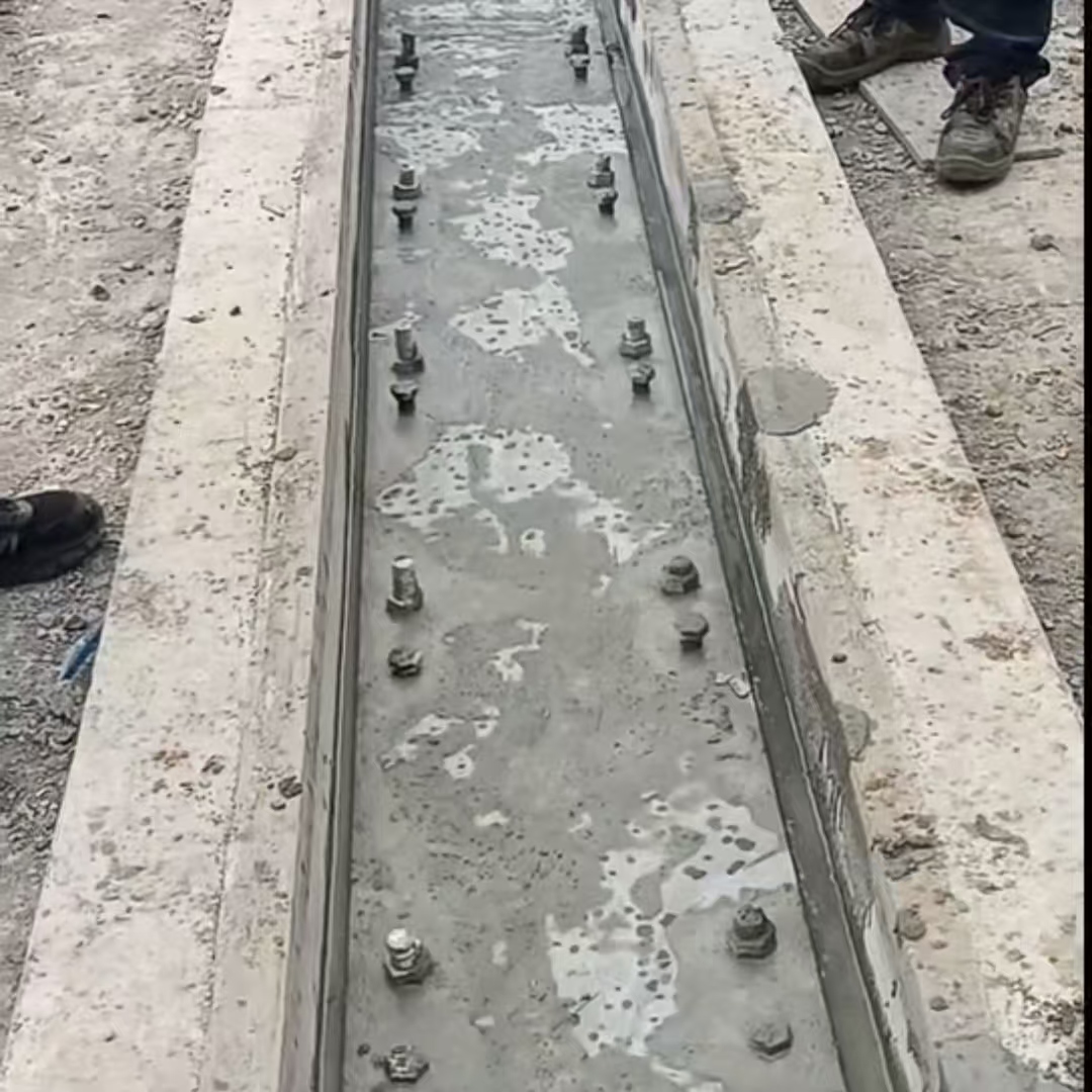 翠峦港口码头起重机龙门吊重型机械设备稳固用早强快凝轨道胶泥