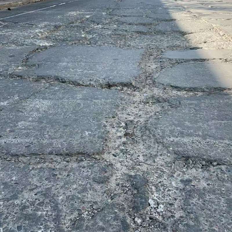翠峦路面起砂露石子修补料